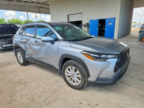 2024 TOYOTA COROLLA CROSS LE