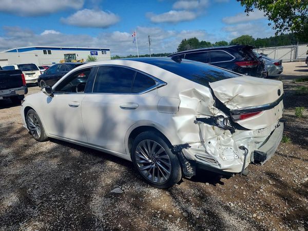 2019 LEXUS ES