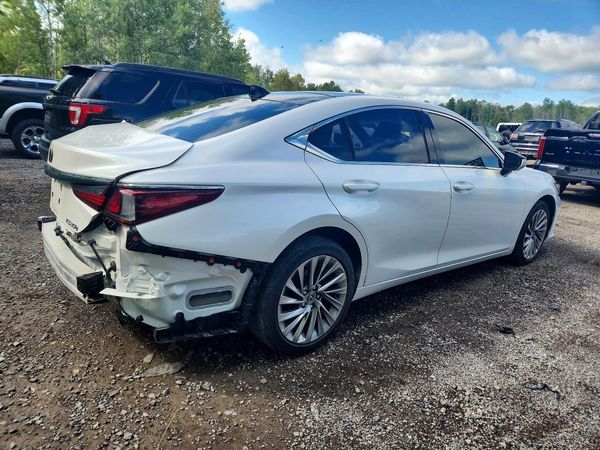 2019 LEXUS ES