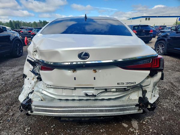 2019 LEXUS ES