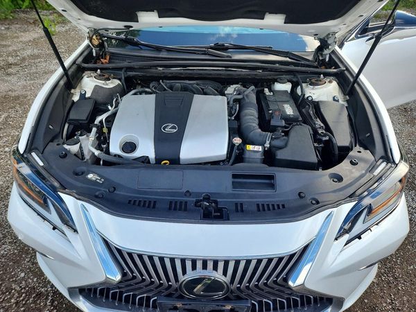 2019 LEXUS ES