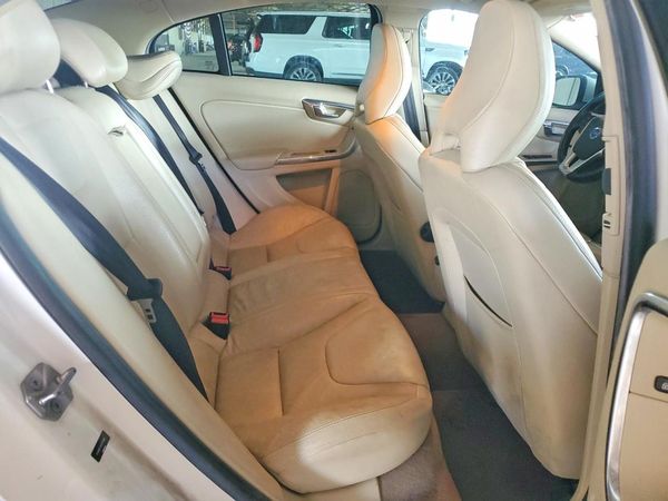 2014 VOLVO S60