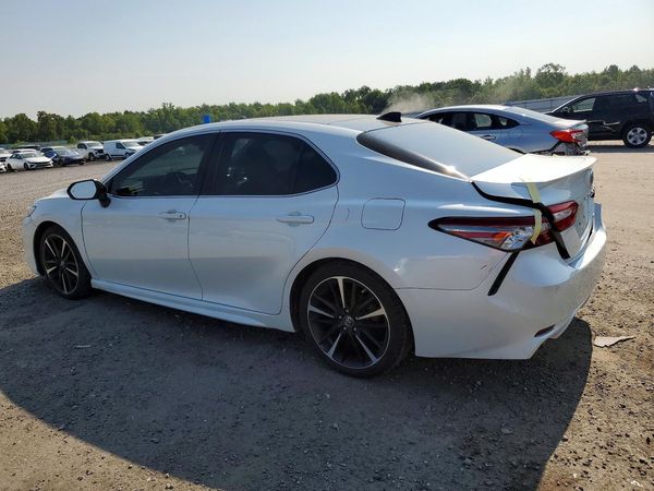 2018 TOYOTA CAMRY