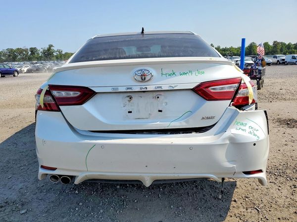2018 TOYOTA CAMRY