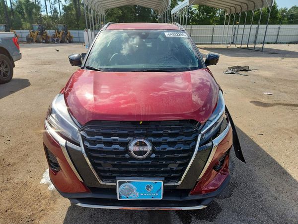 2024 NISSAN KICKS SR