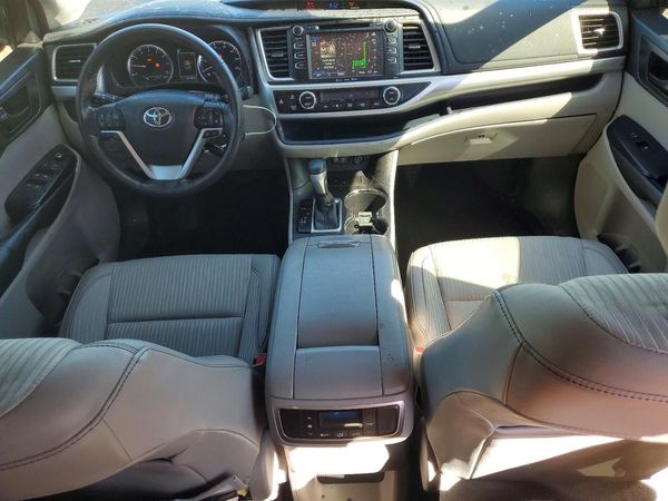 2017 TOYOTA HIGHLANDER