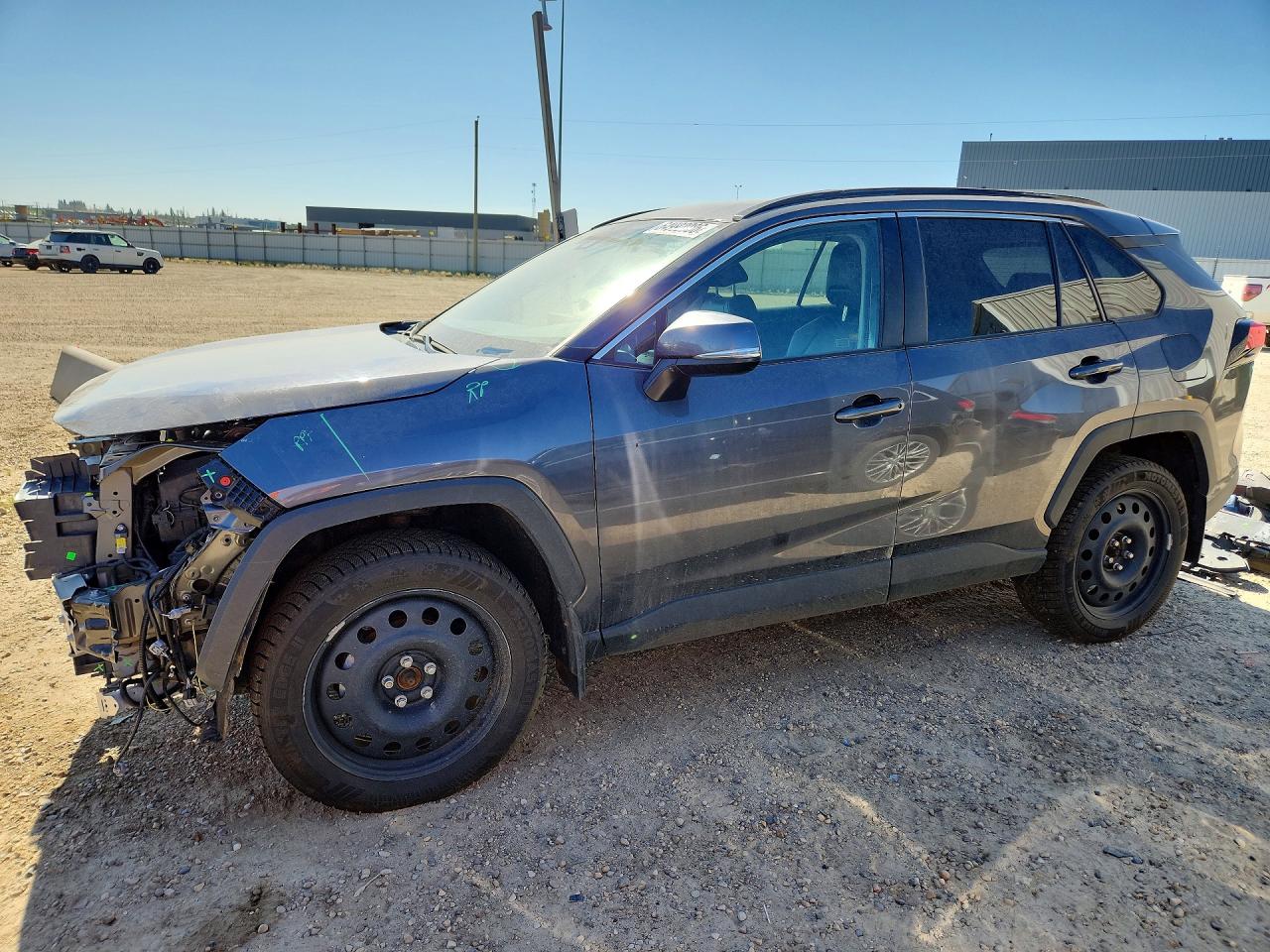 2019 TOYOTA RAV4 XLE AWD — Front 3/4