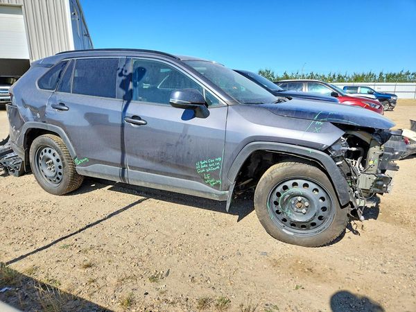 2019 TOYOTA RAV4 XLE AWD — Passenger 3/4