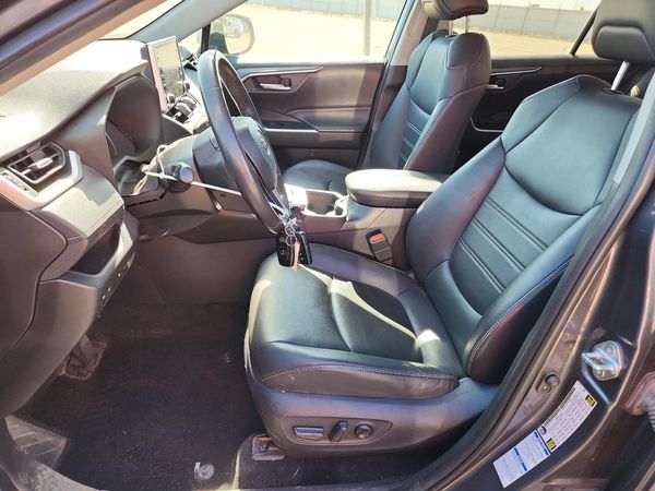 2019 TOYOTA RAV4 XLE AWD — DENT