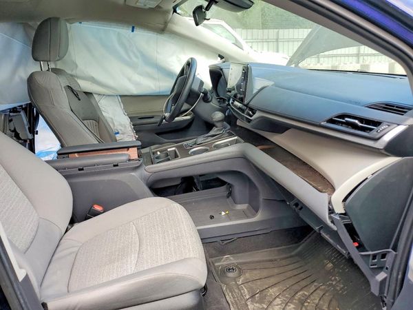 2022 TOYOTA SIENNA LE