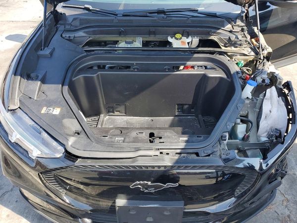 2022 FORD MUSTANG Select — Engine bay