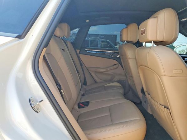 2021 PORSCHE MACAN Base