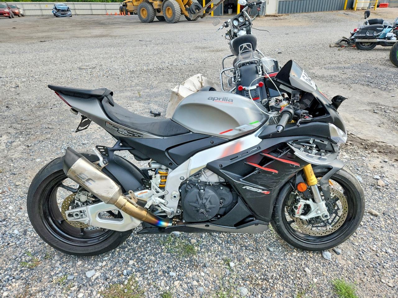 2021 APRILIA RSV4