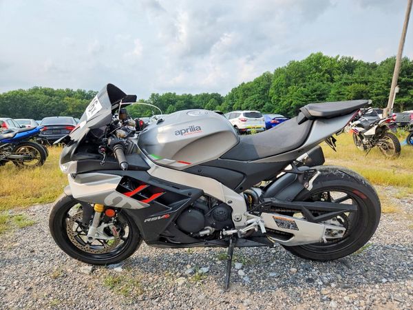 2021 APRILIA RSV4
