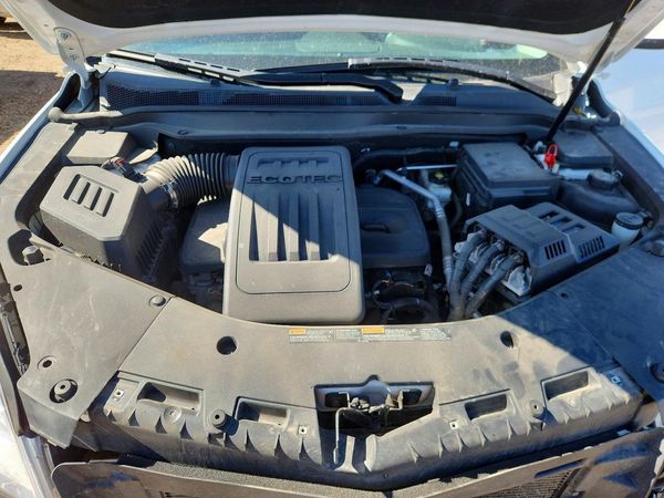 2015 CHEVROLET EQUINOX 1LT — Engine bay