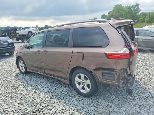 2018 TOYOTA SIENNA LE