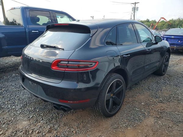 2016 PORSCHE MACAN
