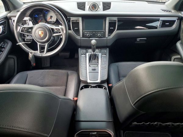 2016 PORSCHE MACAN
