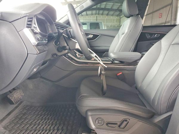 2025 AUDI Q8