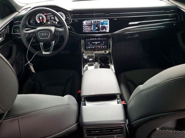 2025 AUDI Q8