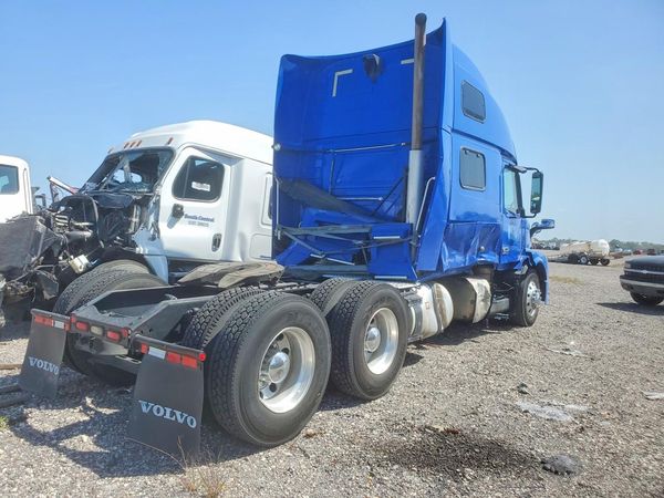 2016 VOLVO VNL
