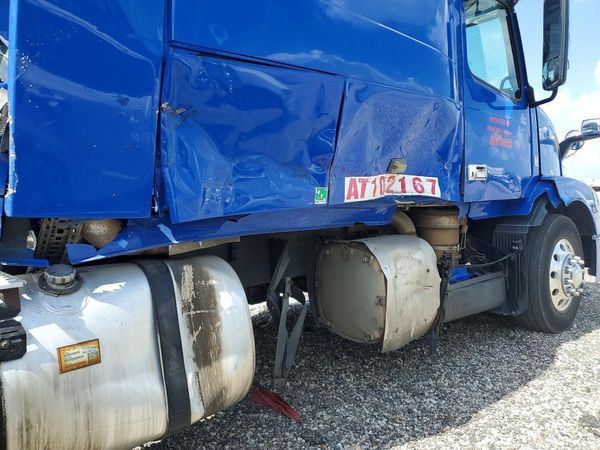 2016 VOLVO VNL