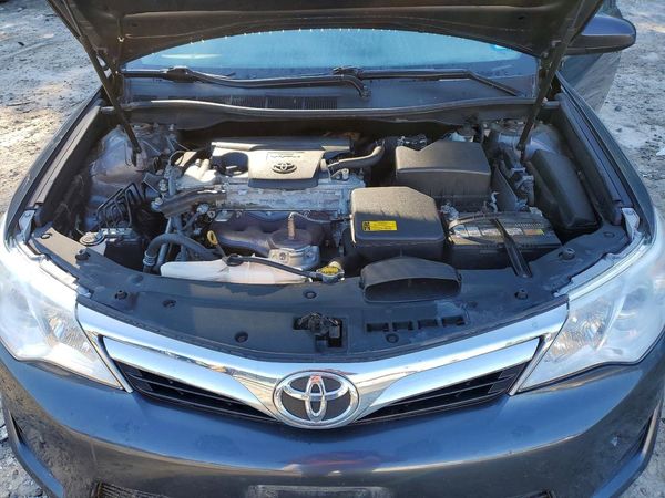 2012 TOYOTA CAMRY — Engine bay