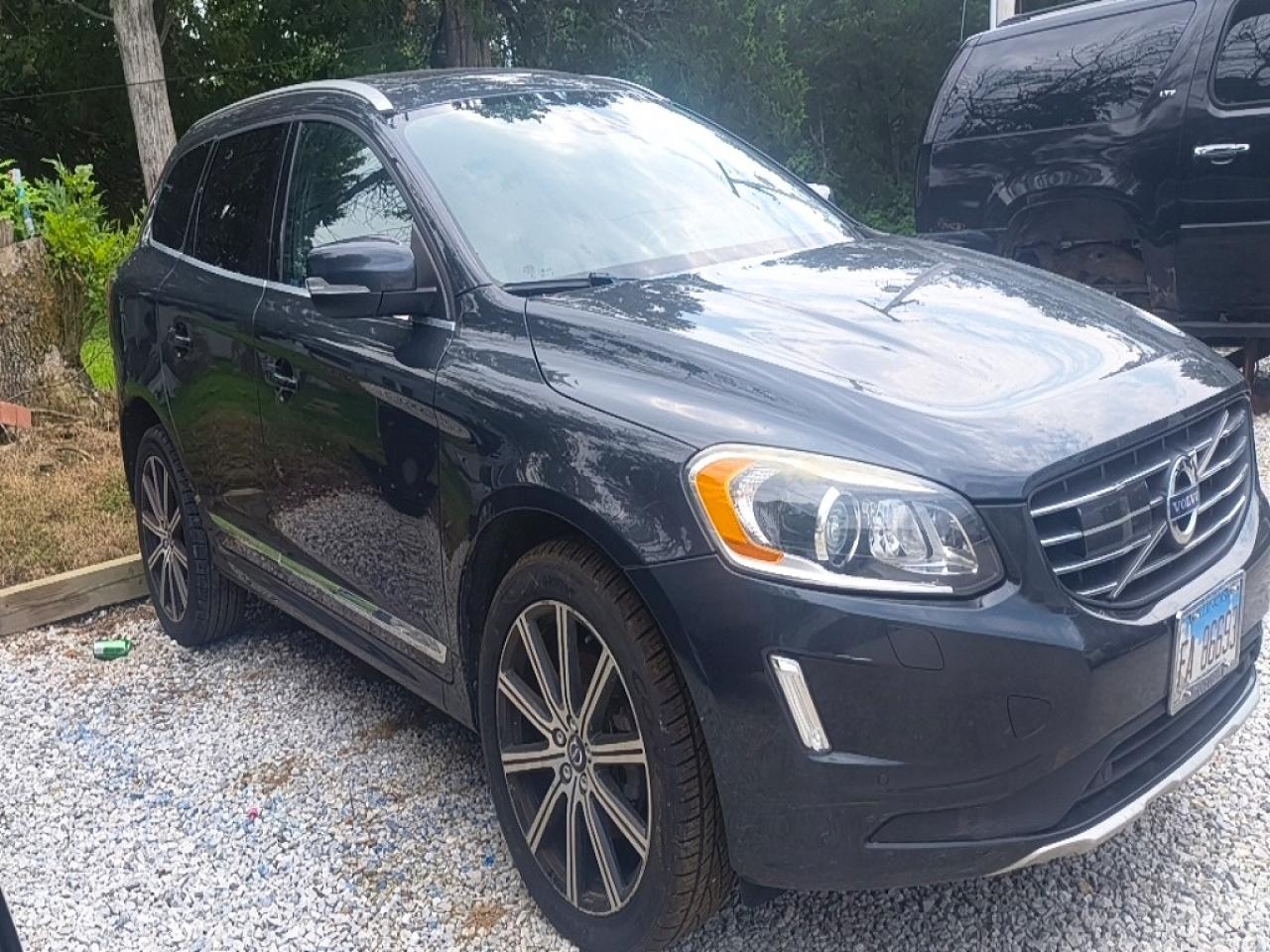 2015 VOLVO XC60 Platinum (non R design)