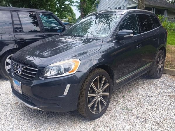 2015 VOLVO XC60 Platinum (non R design)
