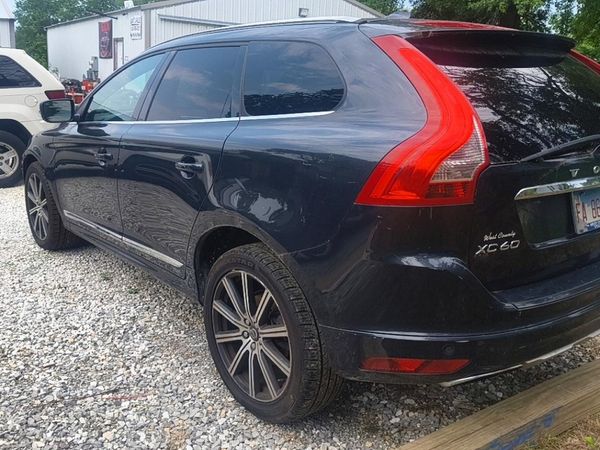 2015 VOLVO XC60 Platinum (non R design)