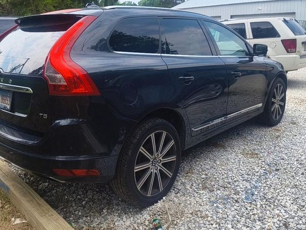 2015 VOLVO XC60 Platinum (non R design)