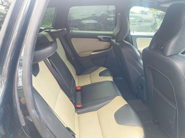 2015 VOLVO XC60 Platinum (non R design)