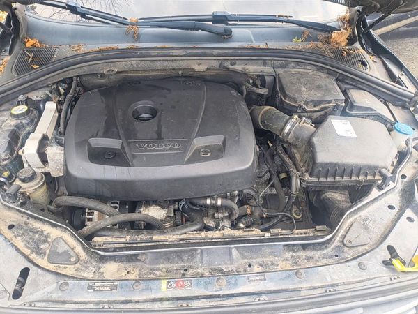 2015 VOLVO XC60 Platinum (non R design)