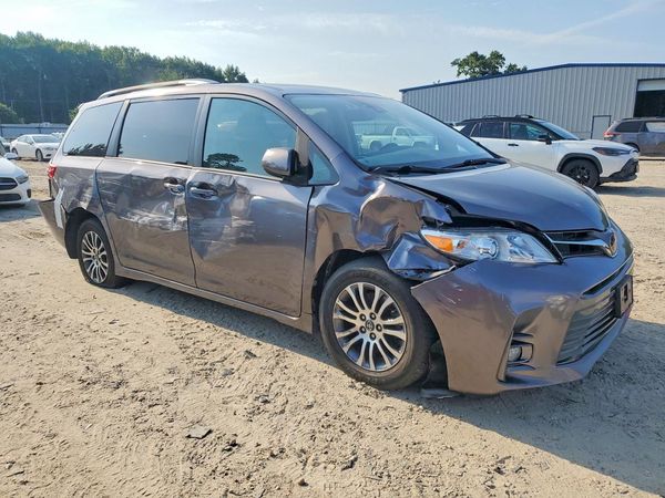 2020 TOYOTA SIENNA Q grade