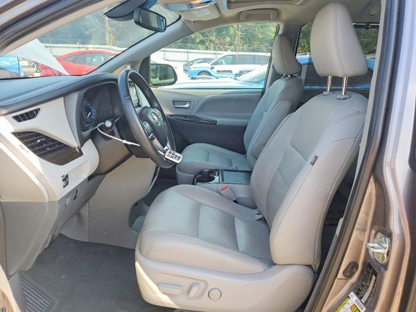 2020 TOYOTA SIENNA Q grade