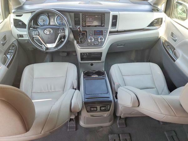 2020 TOYOTA SIENNA Q grade