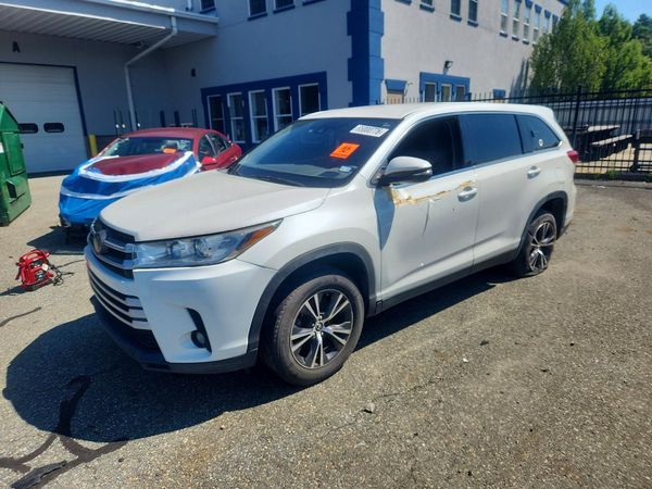 2019 TOYOTA HIGHLANDER LE