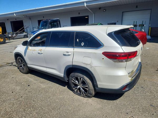 2019 TOYOTA HIGHLANDER LE