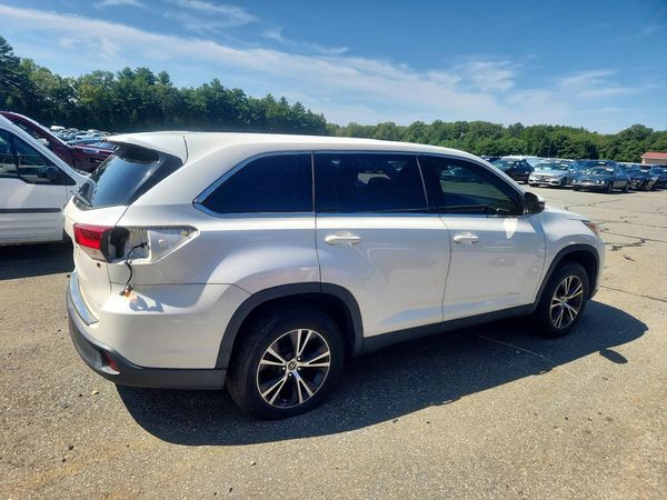 2019 TOYOTA HIGHLANDER LE