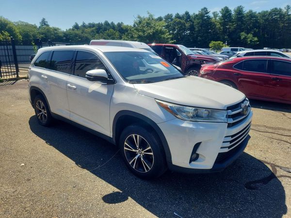 2019 TOYOTA HIGHLANDER LE