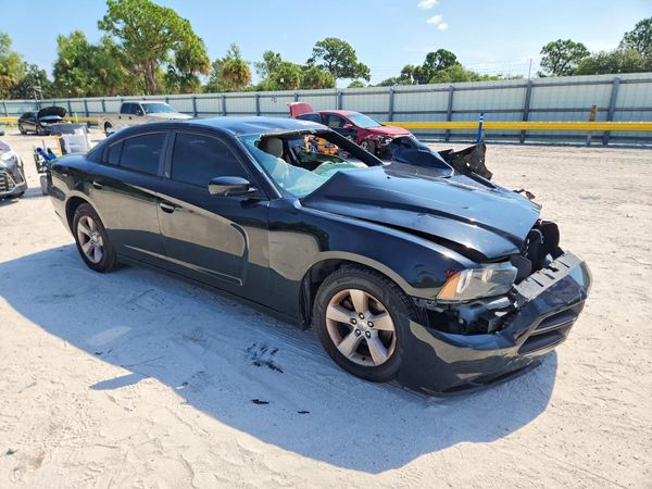 2014 DODGE CHARGER SE RWD