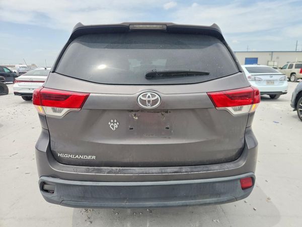 2018 TOYOTA HIGHLANDER LE/LE Plus