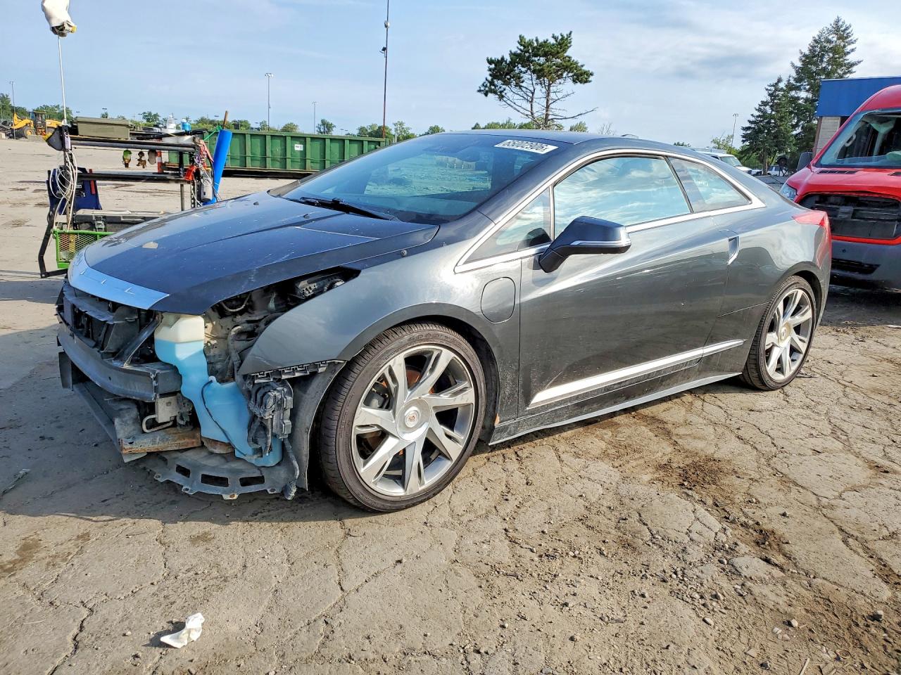 2014 CADILLAC ELR Luxury — Front 3/4