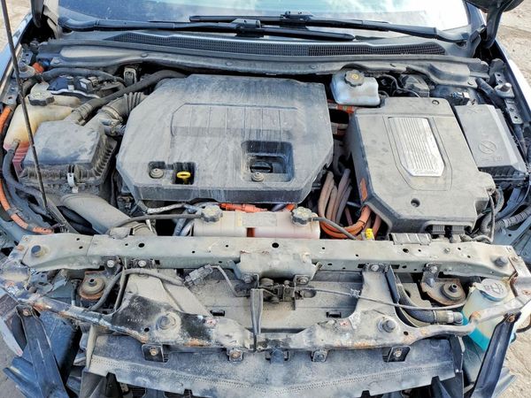 2014 CADILLAC ELR Luxury — Engine bay