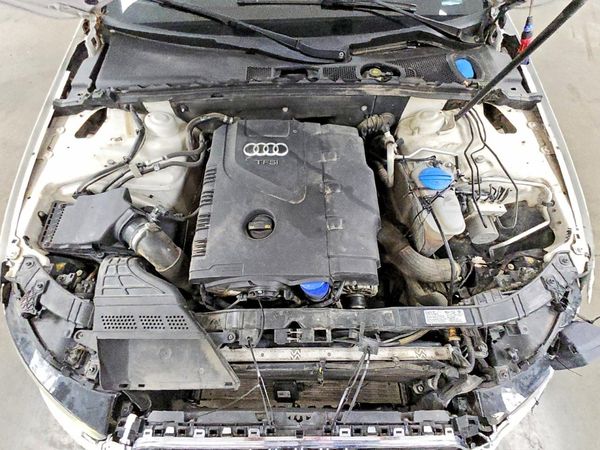 2014 AUDI A4 quattro Premium — Engine bay