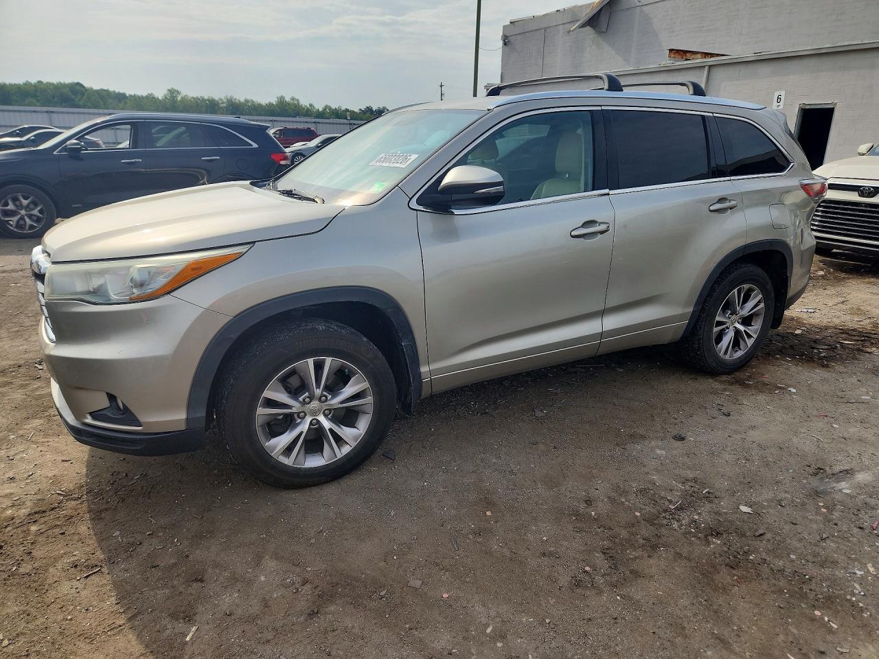 2015 TOYOTA HIGHLANDER