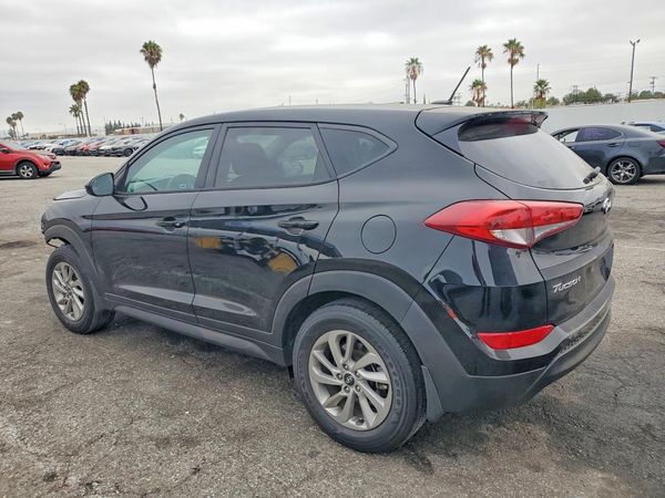 2017 HYUNDAI TUCSON SE (no options)