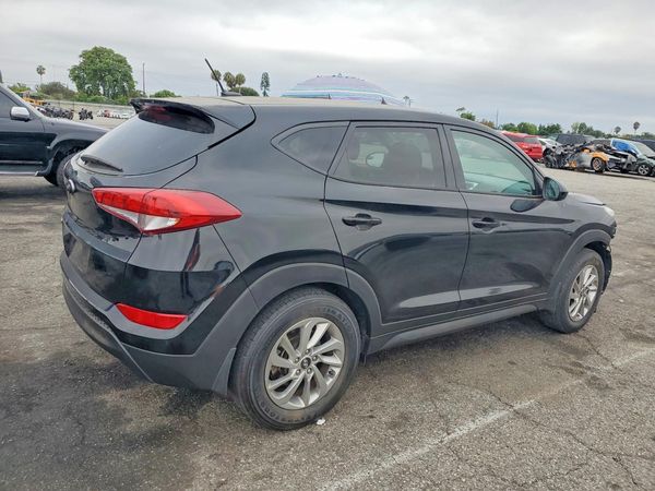 2017 HYUNDAI TUCSON SE (no options)