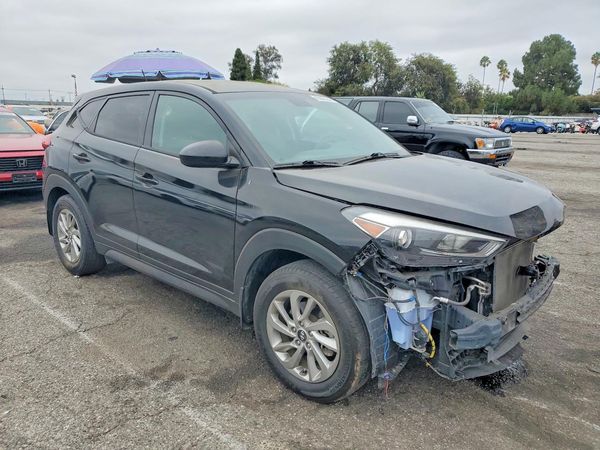 2017 HYUNDAI TUCSON SE (no options)