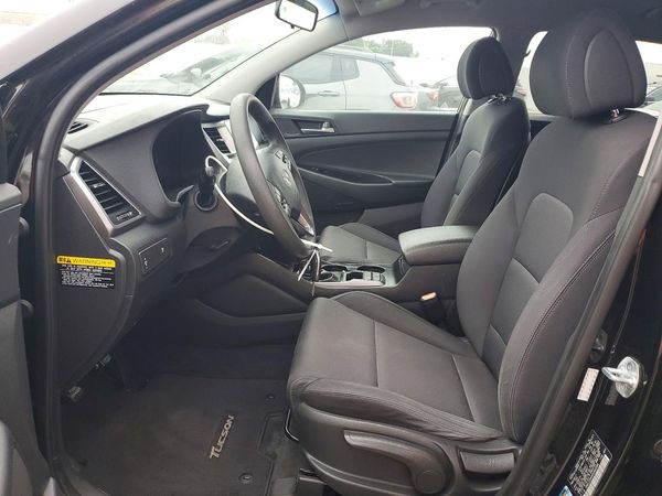 2017 HYUNDAI TUCSON SE (no options)